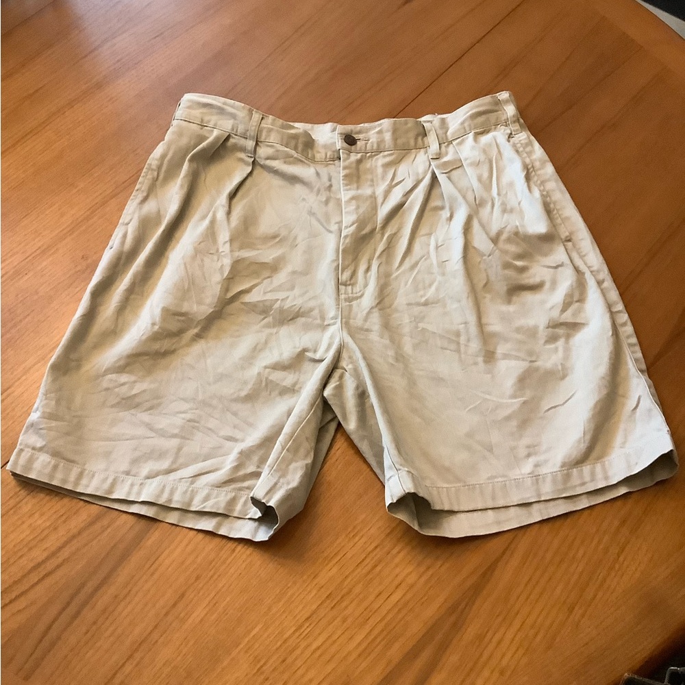 Vintage Men’s 90s Chaps Ralph Lauren Khaki Pleated Shorts. Size 34”